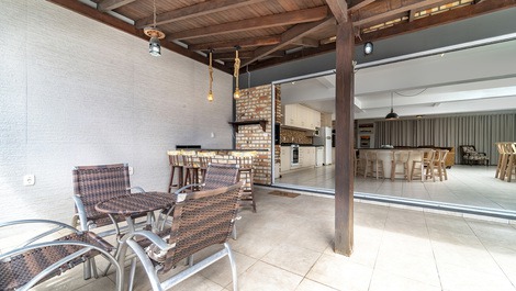 House with Pool in Mariscal - Bombinhas