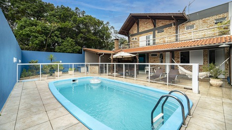 House with Pool in Mariscal - Bombinhas