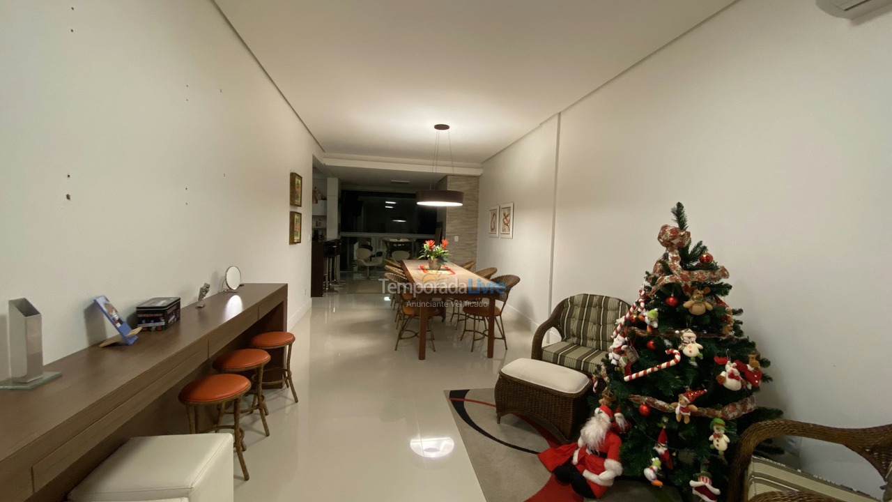 Apartamento para aluguel de temporada em Governador Celso Ramos (Praia de Palmas)