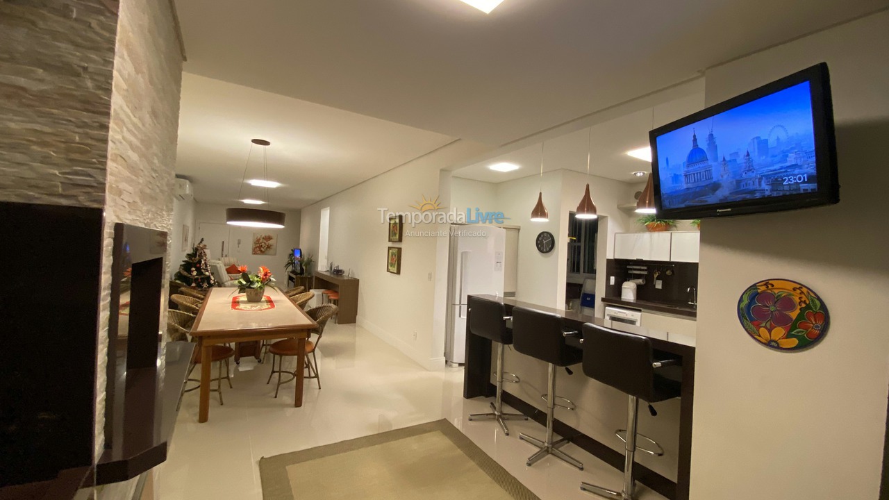 Apartamento para aluguel de temporada em Governador Celso Ramos (Praia de Palmas)