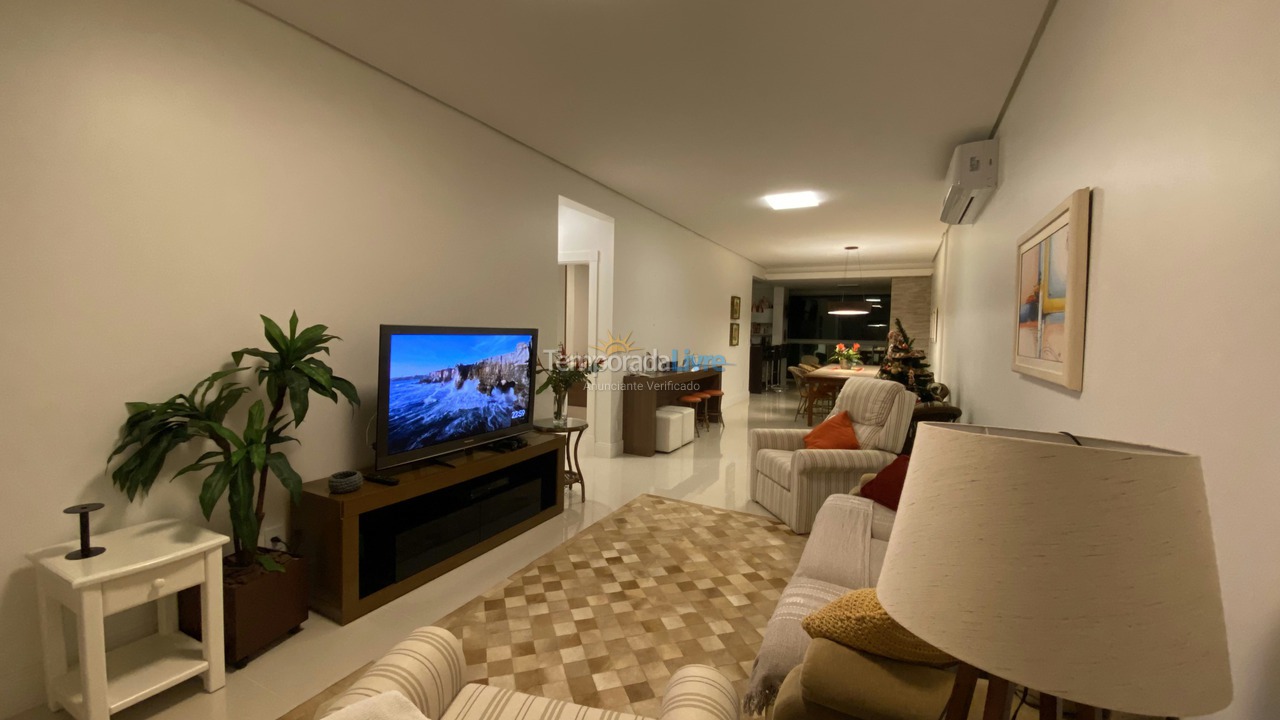 Apartamento para aluguel de temporada em Governador Celso Ramos (Praia de Palmas)