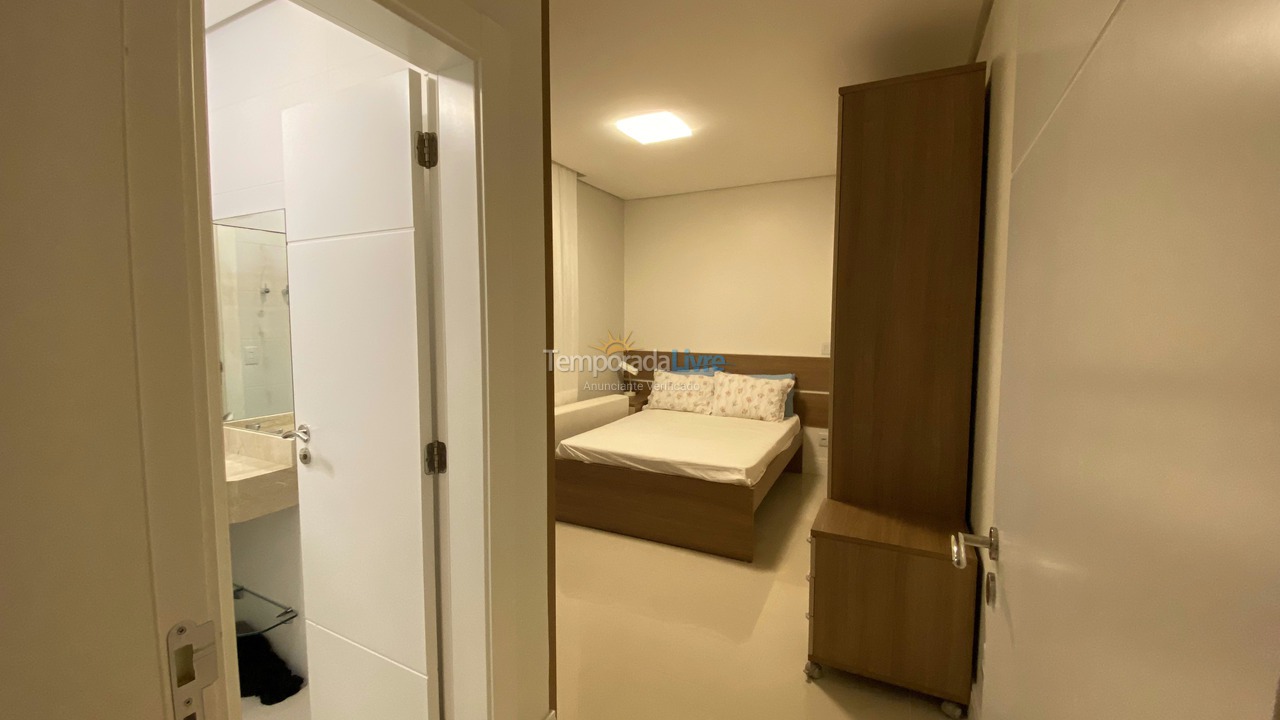 Apartamento para aluguel de temporada em Governador Celso Ramos (Praia de Palmas)