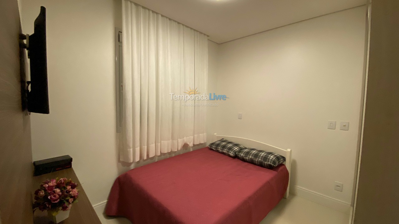 Apartamento para aluguel de temporada em Governador Celso Ramos (Praia de Palmas)