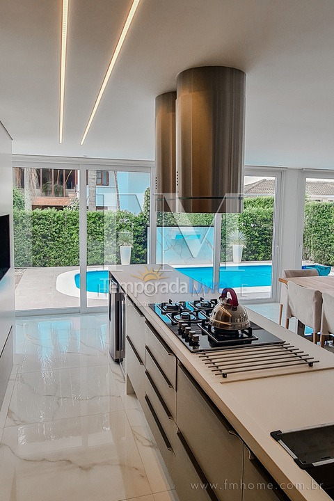 Casa para aluguel de temporada em Florianopolis (Jurerê Internacional)