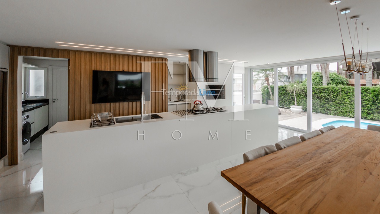 Casa para aluguel de temporada em Florianopolis (Jurerê Internacional)