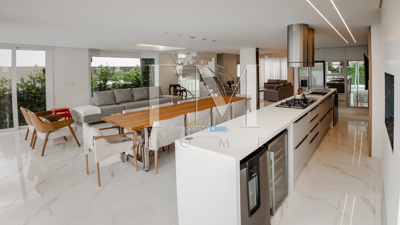 Casa para aluguel de temporada em Florianopolis (Jurerê Internacional)