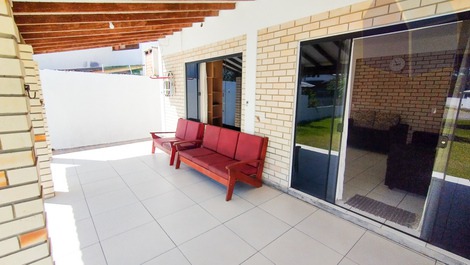 4-bedroom beach house 350 m from the beach