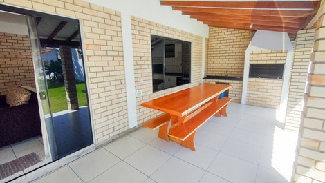 4-bedroom beach house 350 m from the beach