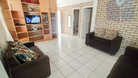 4-bedroom beach house 350 m from the beach