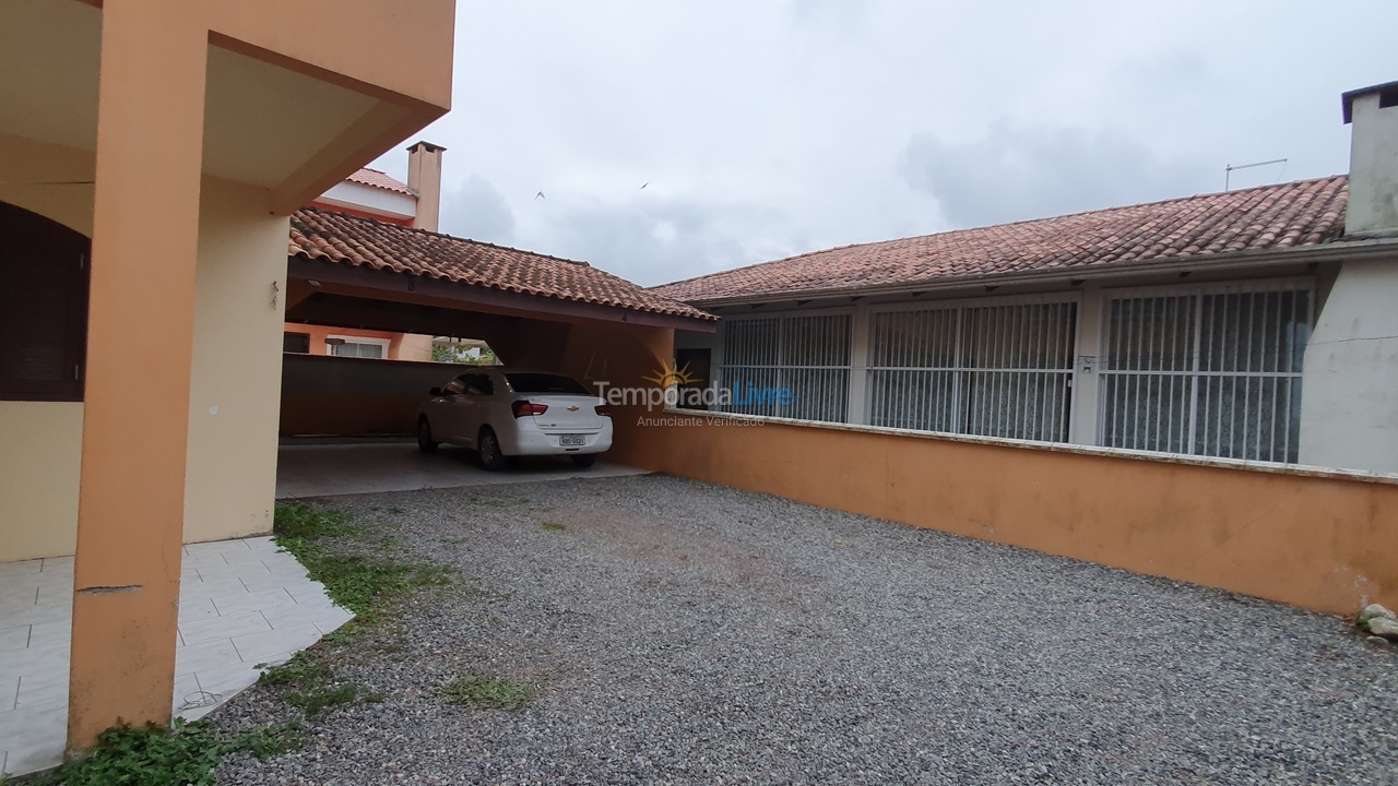 Apartamento para aluguel de temporada em Itapoá (Barra do Saí)