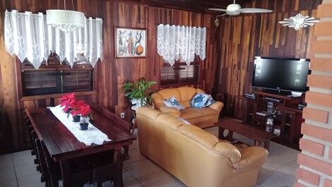 Cozy house with pool, 3 bedroom and 2 suites