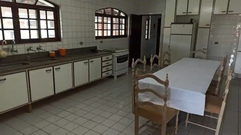 Chácara Super espaçosa com piscina, churrasqueira, wi-fi