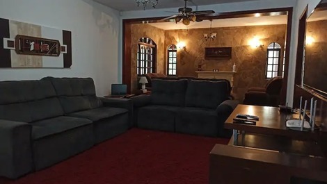 Chácara Super espaçosa com piscina, churrasqueira, wi-fi