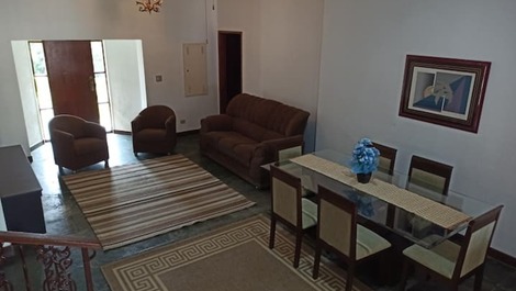 Chácara Super espaçosa com piscina, churrasqueira, wi-fi