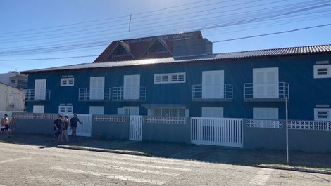 Ótima kitinete completa com vista para o mar, garagem, na Prainha