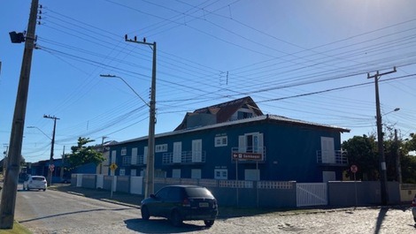 Ótima kitinete completa com vista para o mar, garagem, na Prainha