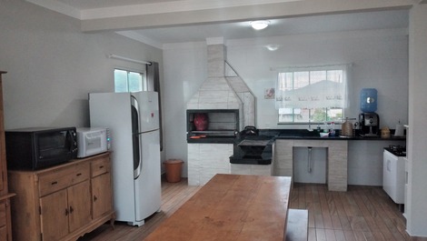 Great house overlooking the beach and overlooking the island of Florianópolis, capital of Santa Catarina