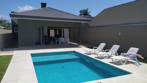 Linda Casa Matinho - Caiobá for up to 12 people