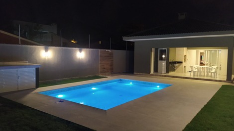 Linda Casa Matinho - Caiobá for up to 12 people