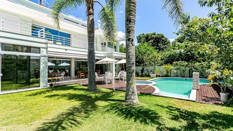 House of 04 suites, pool, great location / SUMMER RATES ONLY BY CONSULTATION!