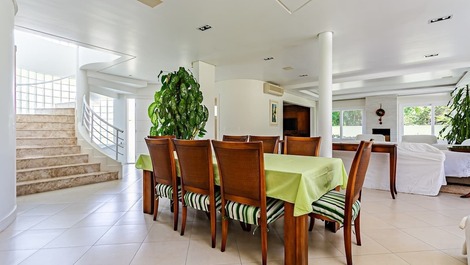 House of 04 suites, pool, great location / SUMMER RATES ONLY BY CONSULTATION!