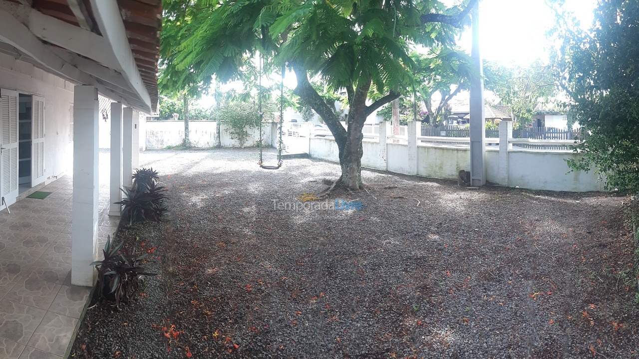 Casa para aluguel de temporada em São Francisco do Sul (Ubatuba)