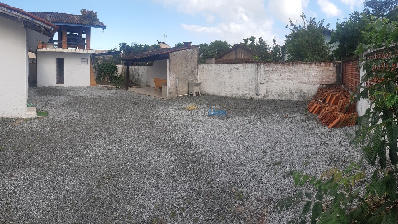 Casa para aluguel de temporada em São Francisco do Sul (Ubatuba)
