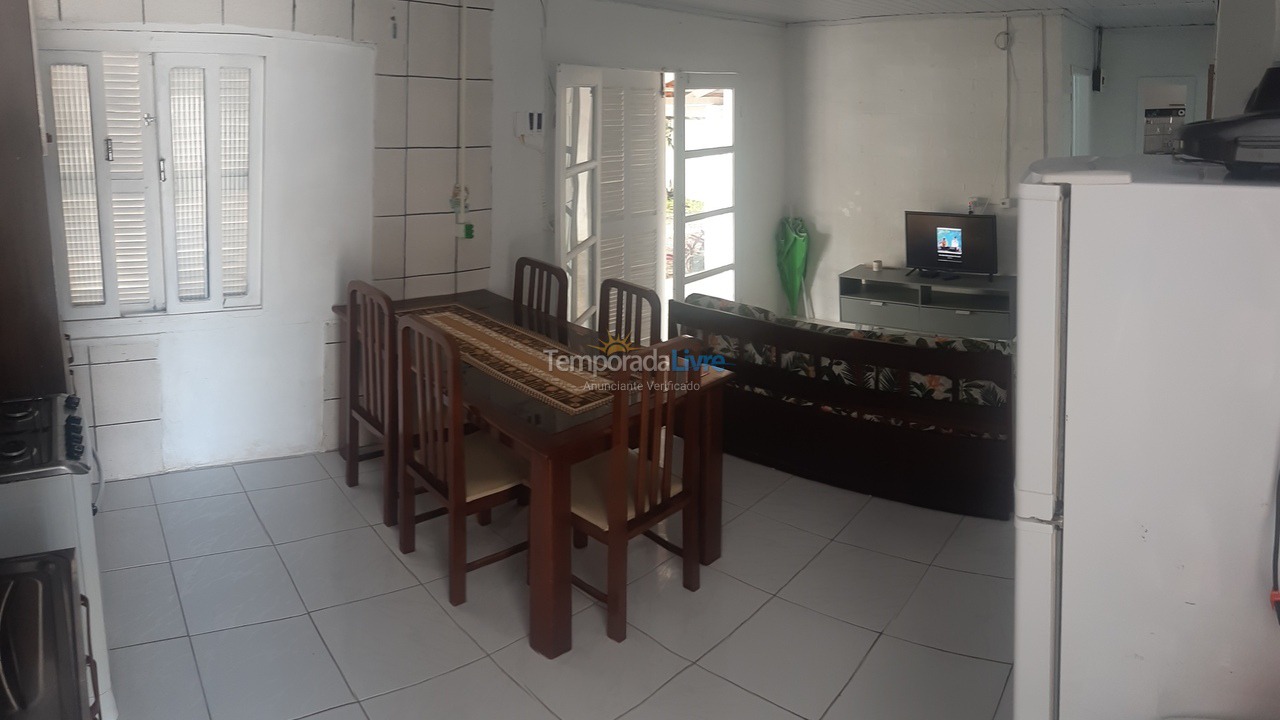 Casa para aluguel de temporada em São Francisco do Sul (Ubatuba)