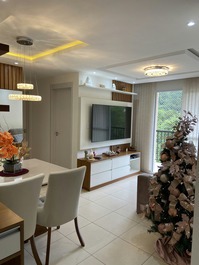 Sala de estar com tv 65 polegadas 