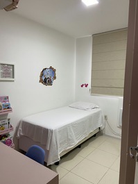 Quarto solteiro cama box
