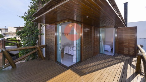 Beautiful 4 bedroom house with SPA 100m from the beach