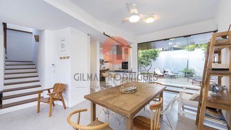 Beautiful 4 bedroom house with SPA 100m from the beach