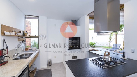 Beautiful 4 bedroom house with SPA 100m from the beach