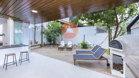 Beautiful 4 bedroom house with SPA 100m from the beach