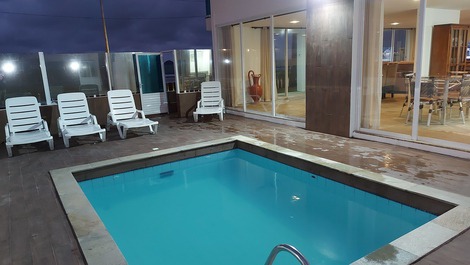 Townhouse with pool facing the sea/Ubatuba/season and holidays