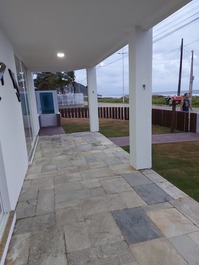 Townhouse with pool facing the sea/Ubatuba/season and holidays