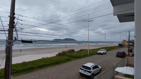 Townhouse with pool facing the sea/Ubatuba/season and holidays