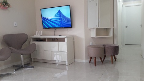 Hermoso apartamento con 03 habitaciones en Meia Praia - Itapema / SC