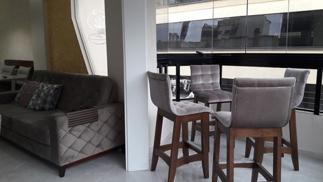 Hermoso apartamento con 03 habitaciones en Meia Praia - Itapema / SC