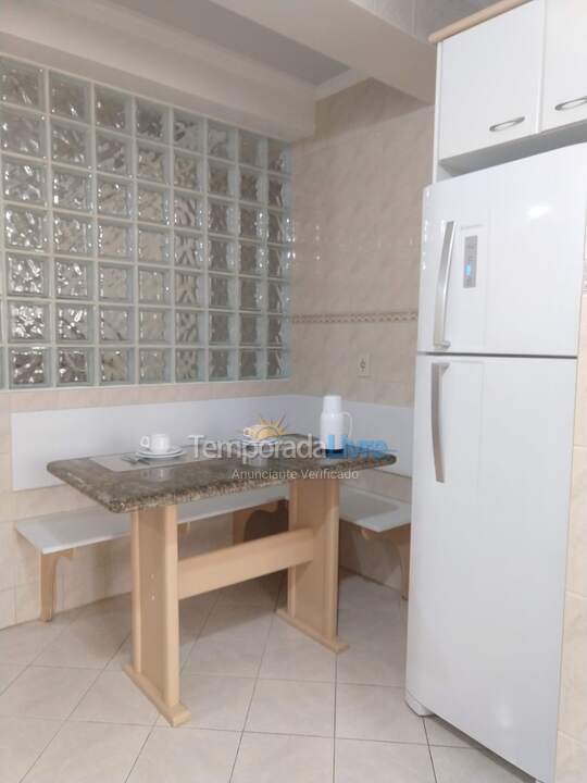 Apartamento para aluguel de temporada em Itapema (Meia Praia)