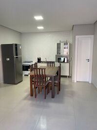 APARTAMENTO TERREO A 40 METROS DA PRAIA