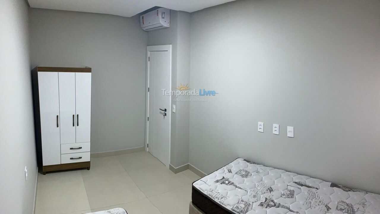 Apartamento para aluguel de temporada em Bombinhas (Canto Grande)