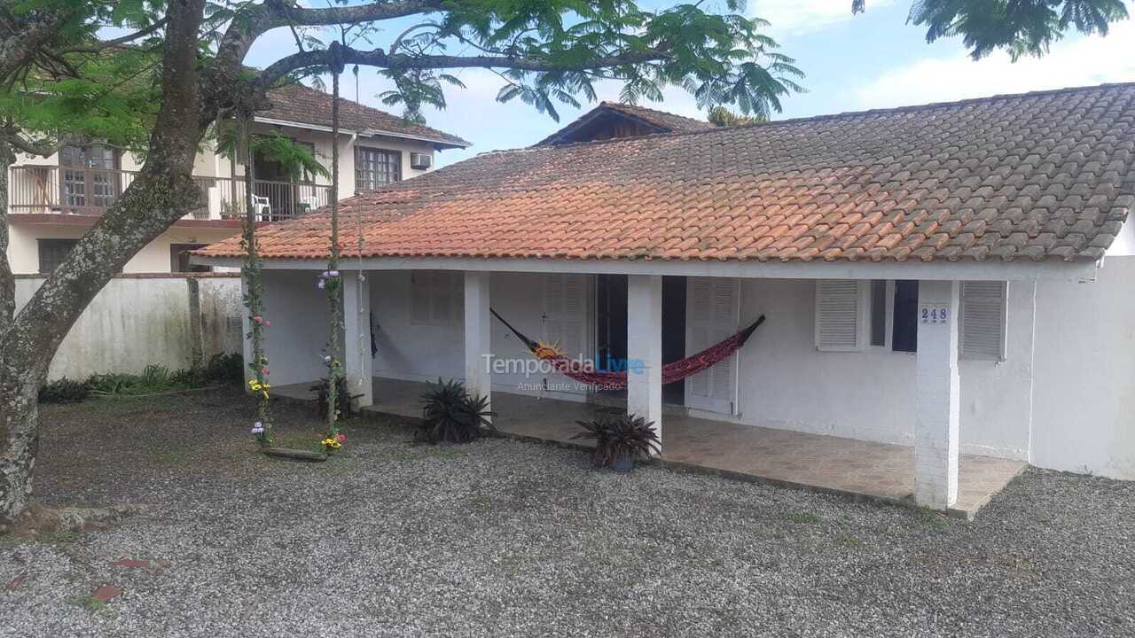 Casa para aluguel de temporada em São Francisco do Sul (Ubatuba)