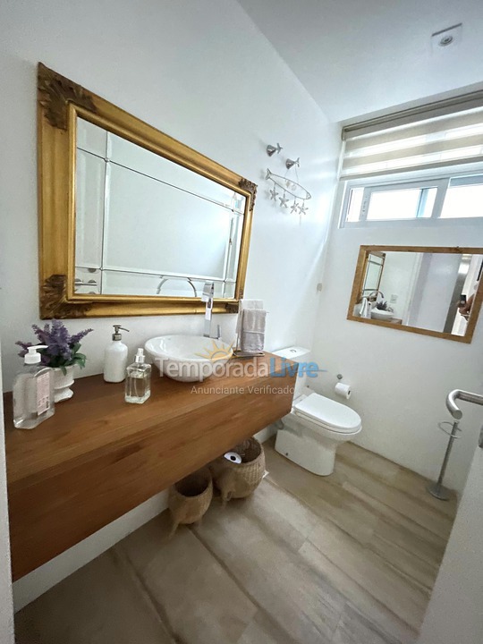 Casa para aluguel de temporada em Florianópolis (Jurere Tradicional)