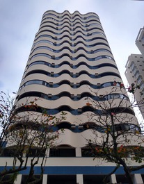 BEST PLACE IN PITANGUEIRAS ONE BLOCK FROM THE BEACH 6 PEOPLE AR 2 SPACES