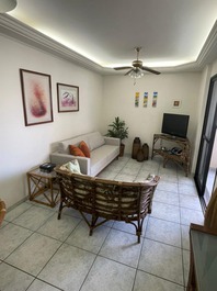 BEST PLACE IN PITANGUEIRAS ONE BLOCK FROM THE BEACH 6 PEOPLE AR 2 SPACES