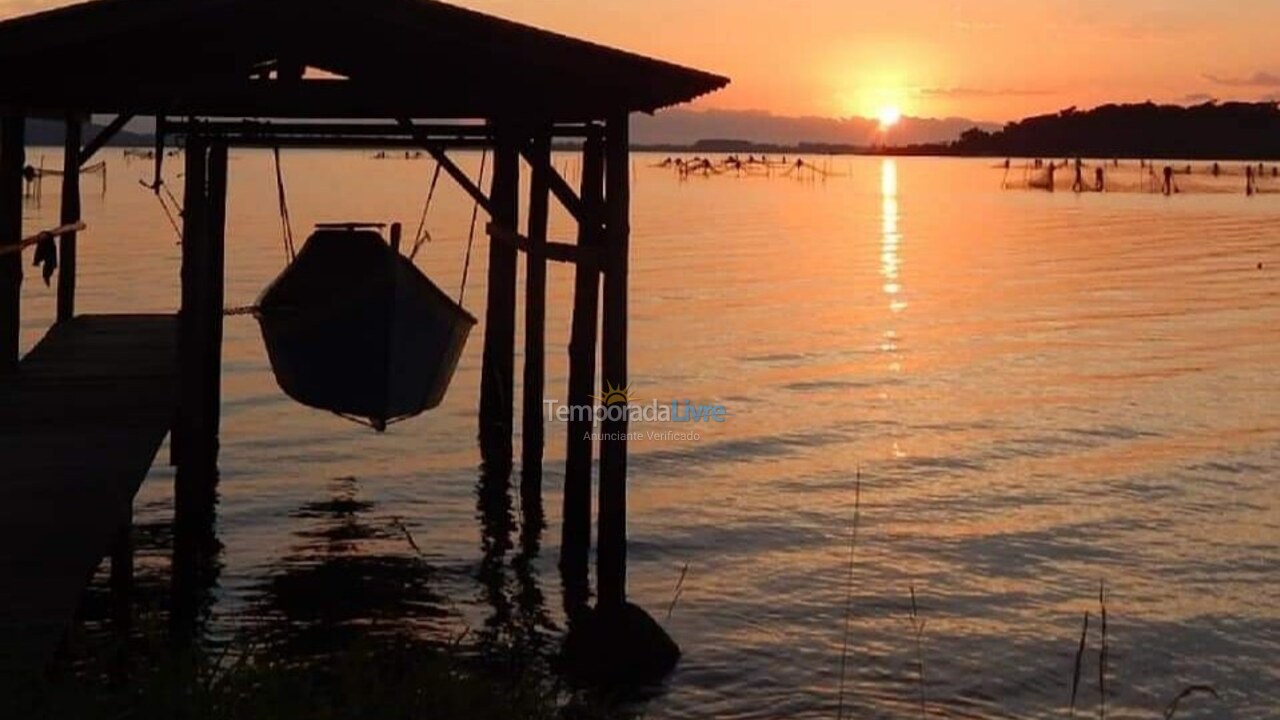 Casa para alquiler de vacaciones em Imaruí (Praia Vermelha)