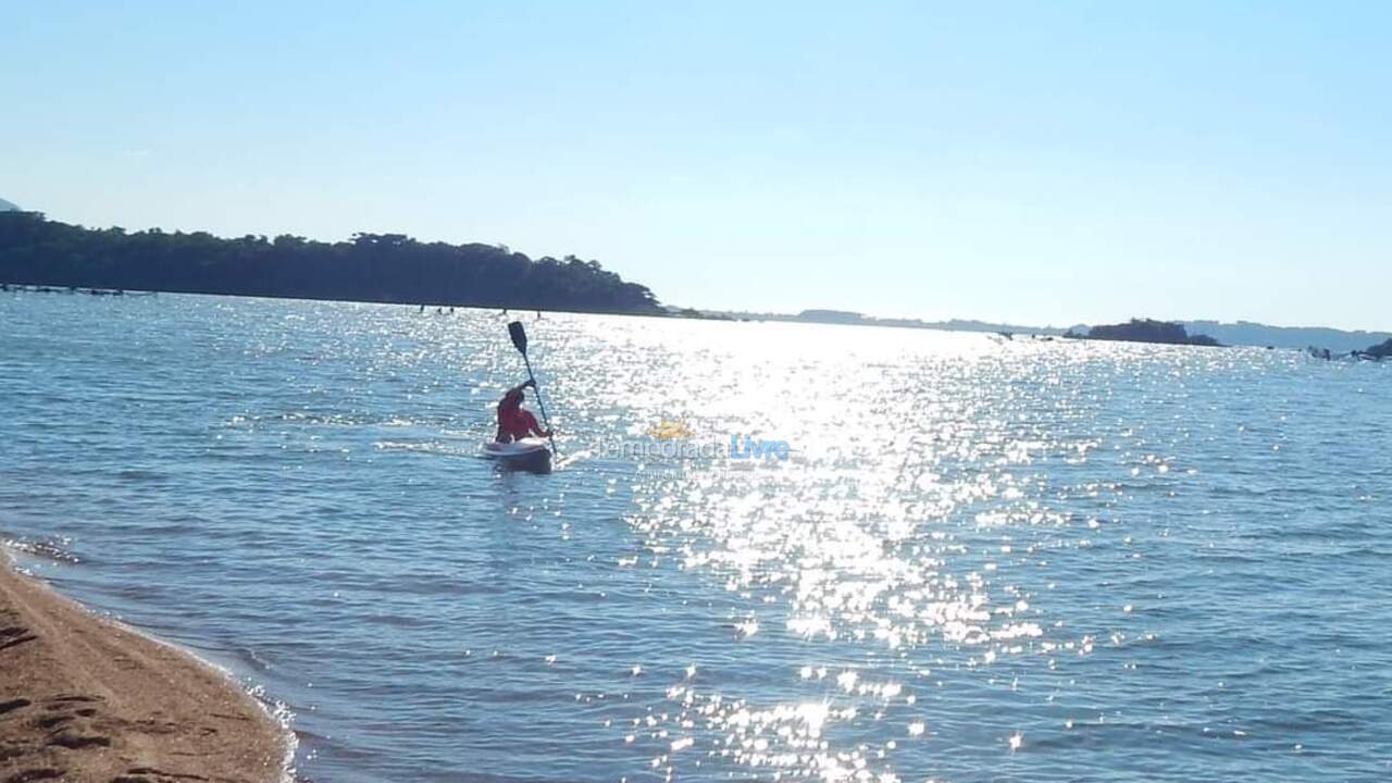 Casa para aluguel de temporada em Imaruí (Praia Vermelha)