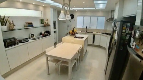 STYLISH BARRA DA TIJUCA CENTRAL MANSION WITH GYM