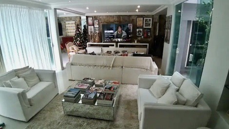 STYLISH BARRA DA TIJUCA CENTRAL MANSION WITH GYM